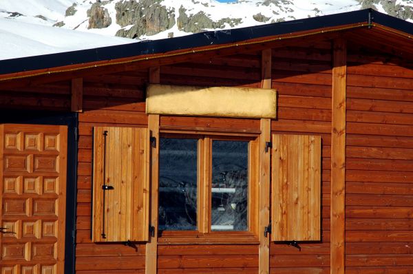 Cabin Window Repair in Green Valley